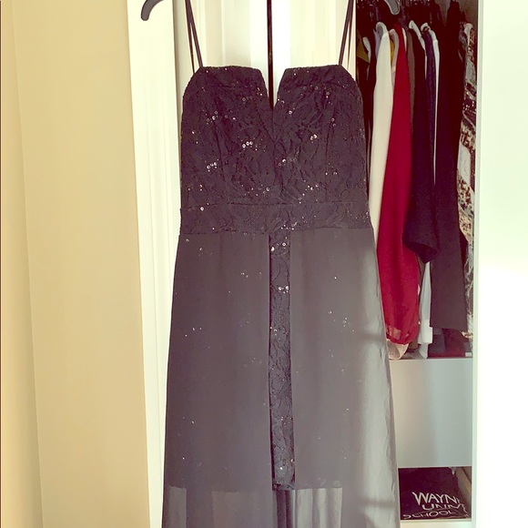 Evening wear dress - Picture 1 of 3